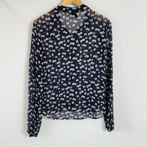 In Wear feminine floral blouse - Picture 8 of 9